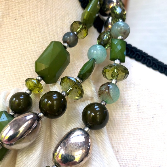 Green Bead Necklace | PREMIERE DESIGNS 3 STRAND BEADED NECKLACE - Picture 3 of 7